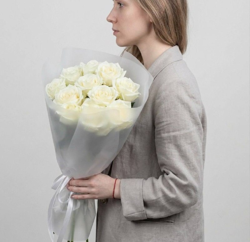 Моно-букет из белых роз